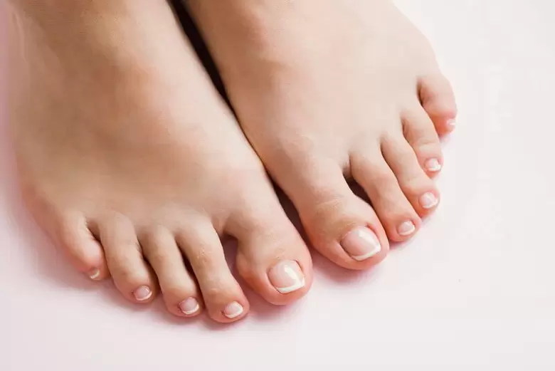 Piernas después de la acción efectiva de la crema Mand Exodermina jand